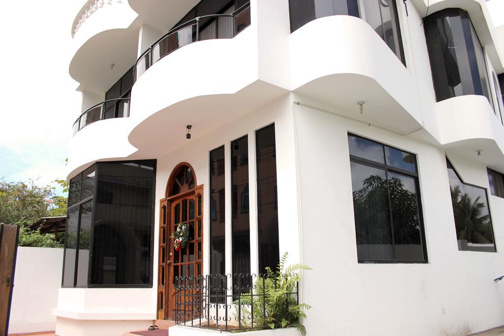 Planet House Hotel Puerto Ayora  Zewnętrze zdjęcie