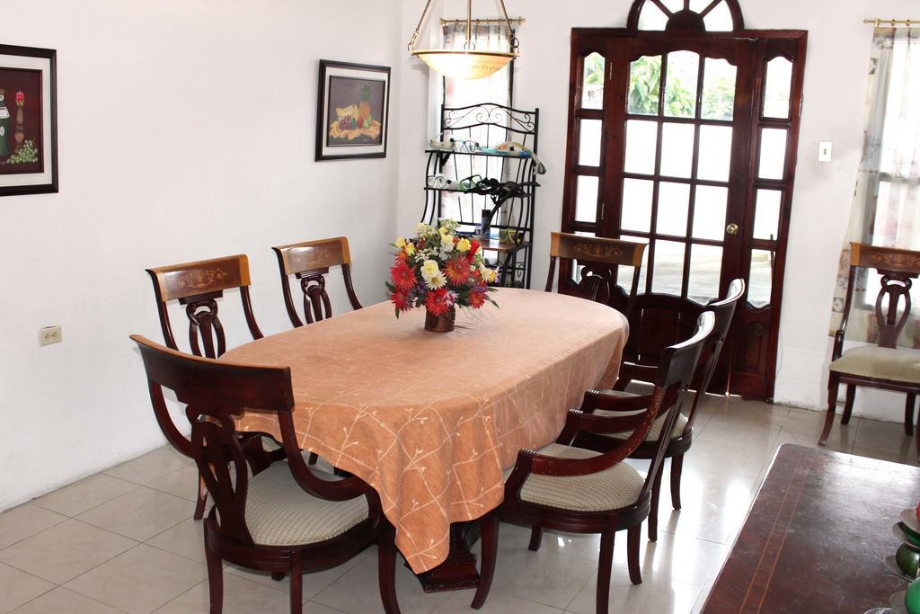 Planet House Hotel Puerto Ayora  Zewnętrze zdjęcie